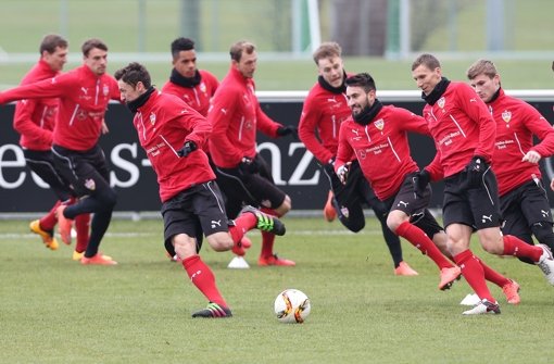 Gut gelaunt: Die Profis vom VfB Stuttgart trainieren für das Spiel am Samstag gegen Hannover 96. Foto: Pressefoto Baumann