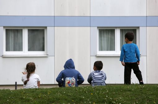 Das Stuttgarter Jugendamt kümmert sich inzwischen auch um mehr Flüchtlingskinder. Foto: dpa