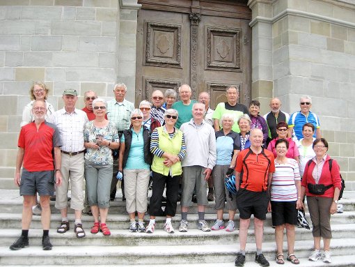 Ein Gruppe des Albvereins Rottweil mit 25 begeisterten Radfahrern genießt die viertägige Ausfahrt unter dem Motto Von der Donau zum Bodensee. Foto: Kühnert Foto: Schwarzwälder-Bote