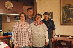 Der neue alte Vorstand (von links): Kirsten Witzke (Kassiererin),  Bertil Kluthe (Vorsitzender), Hilda Spinner (stellvertretende Vorsitzende) und Martin Kraus (Schriftführer). Foto: Schwarzwälder-Bote