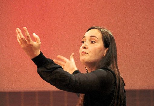 Eintracht-Dirigentin Mirjam Scheider übernahm mit 18 Jahren ihren ersten Chor. Foto: M. Bernklau Foto: Schwarzwälder-Bote