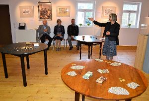 Susanne Huber-Wintermantel führte in die Ausstellung Barschen, Pochen, Stechen im  Kelnhofmuseum ein.   Foto: Kropfreiter Foto: Schwarzwälder-Bote