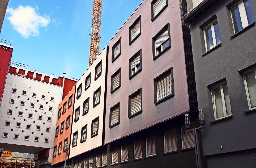 Das Drei-Farben-Haus ist ein Großbordell in Stuttgart. Dass er hier über eine Immobiliengesellschaft Miteigentümer ist, hat den Schatzmeister des CDU-Kreisverbandes jetzt sein Parteiamt gekostet. Foto: Marisa Sass-Baitis