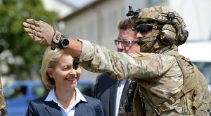 Verteidigungsministerin Ursula von der Leyen - hier in Calw - ist zu einem Truppenbesuch nach Afghanistan gereist. (Archivfoto) Foto: dpa