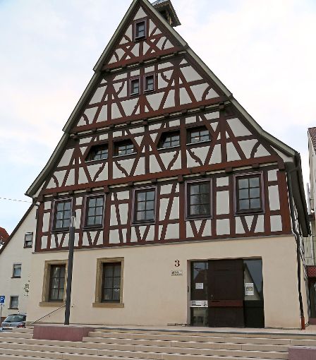 Im alten Oberjettinger Rathaus ist die Jettinger Volkshochschule untergebracht, deren Jahresbericht im Gemeinderat positiv aufgenommen wurde. Foto: Priestersbach Foto: Schwarzwälder-Bote