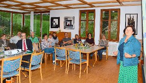 Damit es auch in Schiltach und Schenkenzell eine Nachbarschaftshilfe geben kann, braucht es noch einige Interessenten. Maria Hensler (rechts) berichtete über ihre Einrichtung in Höri am Bodensee. Foto: Herzog Foto: Schwarzwälder-Bote