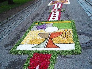 So ähnlich wird der Blumenteppich aussehen, der mit viel Aufwand für die Fronleichnamsprozession in Schonach hergestellt wird.  Foto: Nagel Foto: Schwarzwälder-Bote