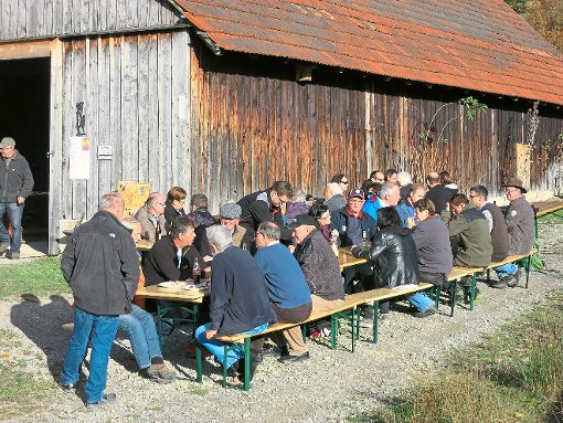 Äußerst gut besucht war das Kesselfleischessen des Obst- und Gartenbauvereins Thanheim beim Schafhaus. Foto: Privat Foto: Schwarzwälder-Bote