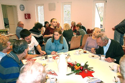 Gemütlich Kaffee trinken und mit dem Nachbarn reden – dafür bietet die katholische Kirchengemeinde Höfendorf sein Adventscafé an.   Foto: Beiter Foto: Schwarzwälder-Bote
