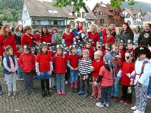 Besucher des Goßweiler-Kindergartens mit ihren Erzieherinnen bei ihrem Auftritt beim Piratenfest.  Foto: Ziegelbauer Foto: Schwarzwälder-Bote