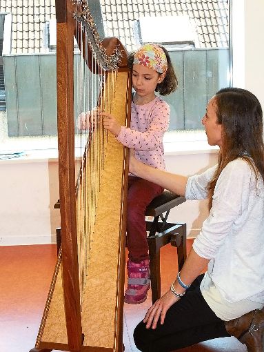 Beim Musikschultag in Calw probierten vor allem Kinder nach Herzenslust Instrumente aus.  Foto: Stocker Foto: Schwarzwälder-Bote