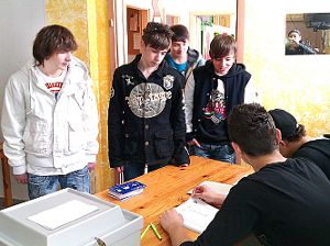 Erstmals an der Urne: Was die jungen Albstädter gewählt haben, zählt noch nicht, lässt aber trotzdem aufhorchen. Foto: Schwarzwälder-Bote