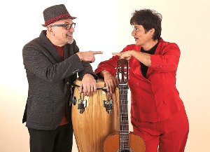 Harald Mall und Susanne Schempp bringen Trommel und Gitarre zum Klingen. Foto: Veranstalter Foto: Schwarzwälder-Bote