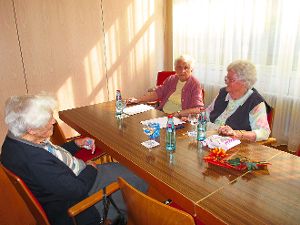 Ein Promi-Ratespiel starteten die Senioren bei der AWO. Foto: AWO Foto: Schwarzwälder-Bote