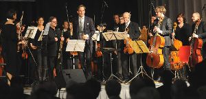 Das Horber Kammerorchester unter der Leitung von Sven Gnass spielte beim Jahresempfang das Stück Schwarzer Tänzer. Foto: Hopp