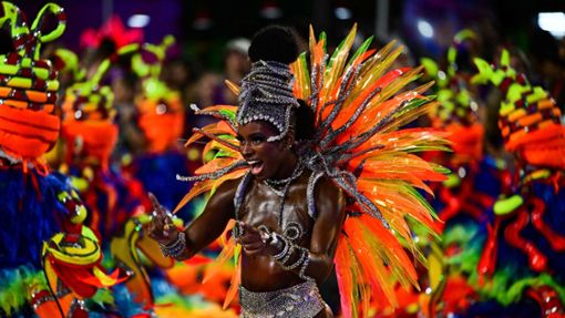 Der Karneval in Rio de Janeiro ist wie jedes Jahr eine der größten Partys der Welt. Foto: AFP/PABLO PORCIUNCULA