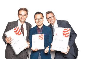 Jan Heisterhagen, Vice President Product Management bei Hansgrohe, sowie Yunwei Zhu und Andreas Diefenbach von Phoenix Design (von links) Foto: hansgrohe Foto: Schwarzwälder-Bote