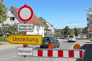 Heftig kritisiert wurde in der Sitzung des Niedereschacher Gemeinderates die Umleitungsstrecke mit Blick auf die voll gesperrte Rottweiler Straße. (Symbolfoto) Foto: Schickle