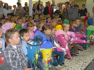 Nicht weniger als 28 Erstklässler begrüßten die Lehrer und Schüler der Frobenius-Thomsin-Schule gestern zu ihrem großen Tag, der Einschulung in Riedöschingen. Foto: Wolfer Foto: Schwarzwälder-Bote