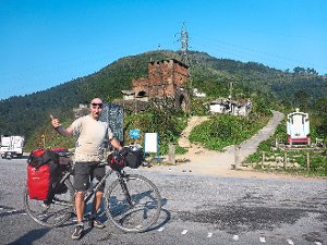 Der  Weltenbummler   Schuler hat schon viel gesehen. In diesem Jahr  war er mit dem Fahrrad in Vietnam unterwegs.  Foto: Schuler Foto: Schwarzwälder-Bote