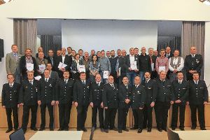 Die Freiwillige Feuerwehr Baiersbronn ehrte und bedankte sich bei den Vertretern der lokalen Betriebe.  Foto: Feuerwehr Foto: Schwarzwälder-Bote