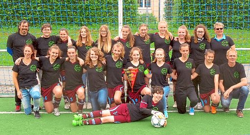 Glücklich sind die Trainer und Betreuer der SG Locherhof nach dem die Mädchen die Meisterschaft klar machten. Foto: Ruoff Foto: Schwarzwälder-Bote