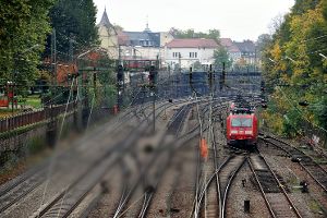 Die Entscheidung über den Ausbau der Rheintalbahn ist erneut vertagt worden. Foto: Haid