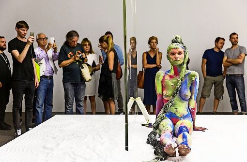 Donna Huanca: Bliss (Reality Check)“ – eine Performance der  bolivianisch-amerikanischen Künstlerin in der Sektion Art Unlimited Foto: Art Basel