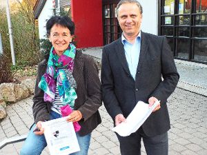 Die beiden Verantwortlichen Petra Reichert-Kötzle  und Bernhard Lenz freuen sich über 343 Stimmen. Foto: Pieske Foto: Schwarzwälder-Bote