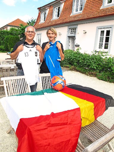 Antonio Decortes und seine Frau Kerstin Wagner sind für das Spiel gerüstet. Foto: Huger Foto: Schwarzwälder-Bote