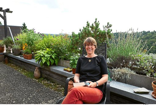 Auf der heimischen Terrasse fühlt  Petra Roderburg-Eimann sich rundum wohl. Foto: Fritsch Foto: Schwarzwälder-Bote
