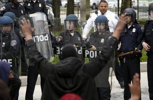 Polizisten und Demonstranten treffen in Baltimore aufeinander.  Foto: GETTY IMAGES NORTH AMERICA