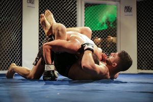 Abwechslung garantiert: Bei MMA-Kämpfen werden unterschiedliche Kampfsportarten beliebig miteinander kombiniert.  Foto: www.7aktuell.de | Timo Reichert