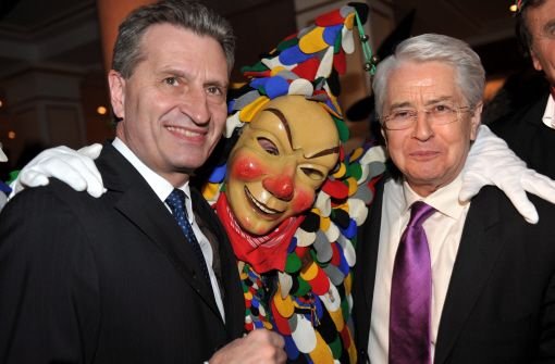 Steht in Deutschland eher auf Fasching als auf Halloween: EU-Kommissar Günther Oettinger (links, mit Fernsehmoderator Frank Elstner). Foto: dpa