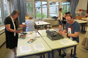 Neue, alte Erfahrung: das Tippen auf einer alten Schreibmaschine.  Foto: Privat Foto: Schwarzwälder-Bote