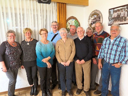 Freuen sich auf ein schönes Wanderjahr 2016: Die Vorstandsmitglieder des Hechinger Albvereins um Vertrauensmann Rainer Müller (Vierter von links). Foto: Maute Foto: Schwarzwälder-Bote