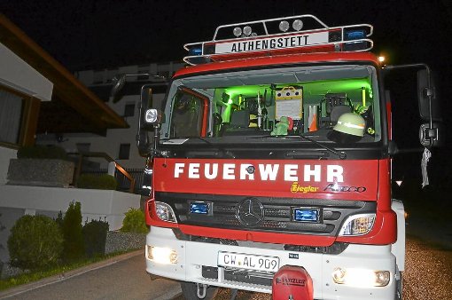 Die Feuerwehr Althengstett war in der Nacht zum Dienstag im evangelischen Gemeindehaus im Einsatz. Foto: Bausch
