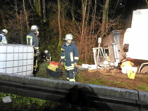 Ein betrunkener Lkw-Fahrer hat in der Nacht auf Dienstag auf der B 27 bei Neukirch die Kontrolle über seinen Laster verloren. (Symbolfoto) Foto: May