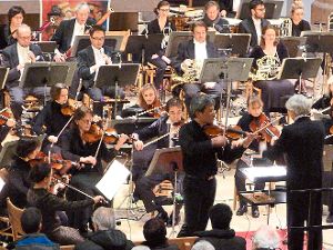 Unter der Leitung von Pavel Baleff schafften es die Musiker der Philharmonie Baden-Baden die Zuhörer mit ihren Klängen mitzureißen. Foto: Maria Kosowska-Németh