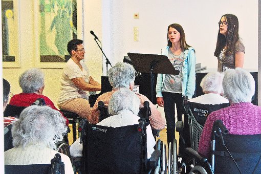 Die Senioren hatten Freude am Auftritt der Musikschüler im Alten- und Pflegeheim. Foto: Schneeberg Foto: Schwarzwälder-Bote