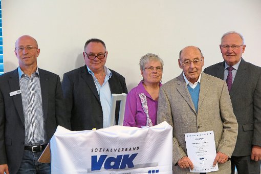 Achim Nübel, Winfried Kosuch, Gretel Günther, Bernward Gesterkamp, der für 25-jährige Mitgliedschaft geehrt wurde, und Oswald Zink (von links) Foto: Adrian Foto: Schwarzwälder-Bote