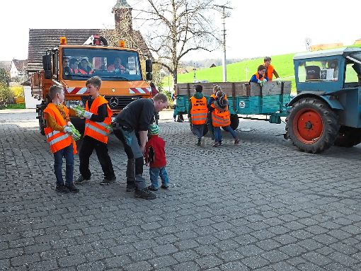 Zahlreiche Helfer sorgten bei der Aktion im Stadtgebiet für eine saubere Landschaft. Foto: Stocker Foto: Schwarzwälder-Bote