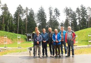 Die Besucher aus Mittelsachsen schauten auch bei der Biathlonanlage in Schömberg vorbei. Foto: Priestersbach Foto: Schwarzwälder-Bote