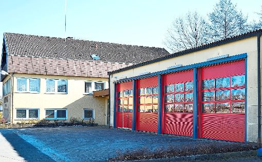 Auch der Gemeinderat freut sich über die neuen Rolltore am Feuerwehrmagazin. Foto: Morlok Foto: Schwarzwälder-Bote