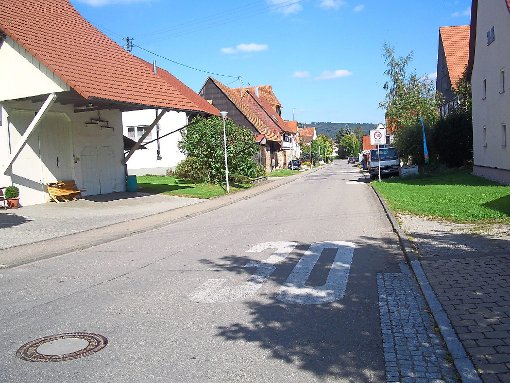 58 000 Euro weniger als geplant kostet die Stadt die Sanierung der Eyachstraße in Owingen.  Foto: Archiv/Kost Foto: Schwarzwälder-Bote