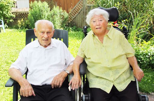 Adolf und Sonja Schneider sind seit 65 Jahren verheiratet und feiern am Dienstag ein seltenes Fest. Foto: Horst Schweizer