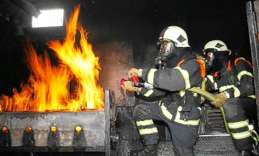 Übungen im Brandübungscontainer sorgen dafür, dass die Atemschutzträger der Feuerwehren ihren Ausbildungsstand erhöhen. Foto: Wagner