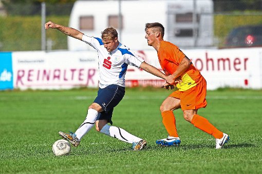 Beim 2:0-Erfolg des FC 07 Albstadt traf Kevin Dicklhuber (links) gleich zweimal nur den Pfosten. Foto: Eibner