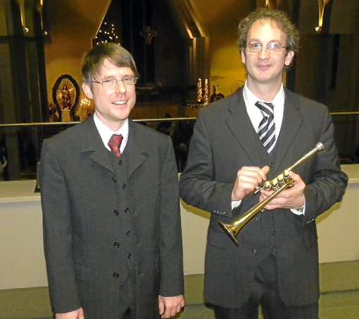 Andreas Rütschlin (links) und Matthias Hoppmann stimmten gestern 200 Zuhörer ein.  Foto: Bombardi Foto: Schwarzwälder-Bote