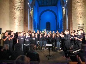Der Jazzchor der Universität Karlsruhe gab ein begeisterndes Konzert in der Münsterkirche in Klosterreichenbach.   Foto: Müller Foto: Schwarzwälder-Bote
